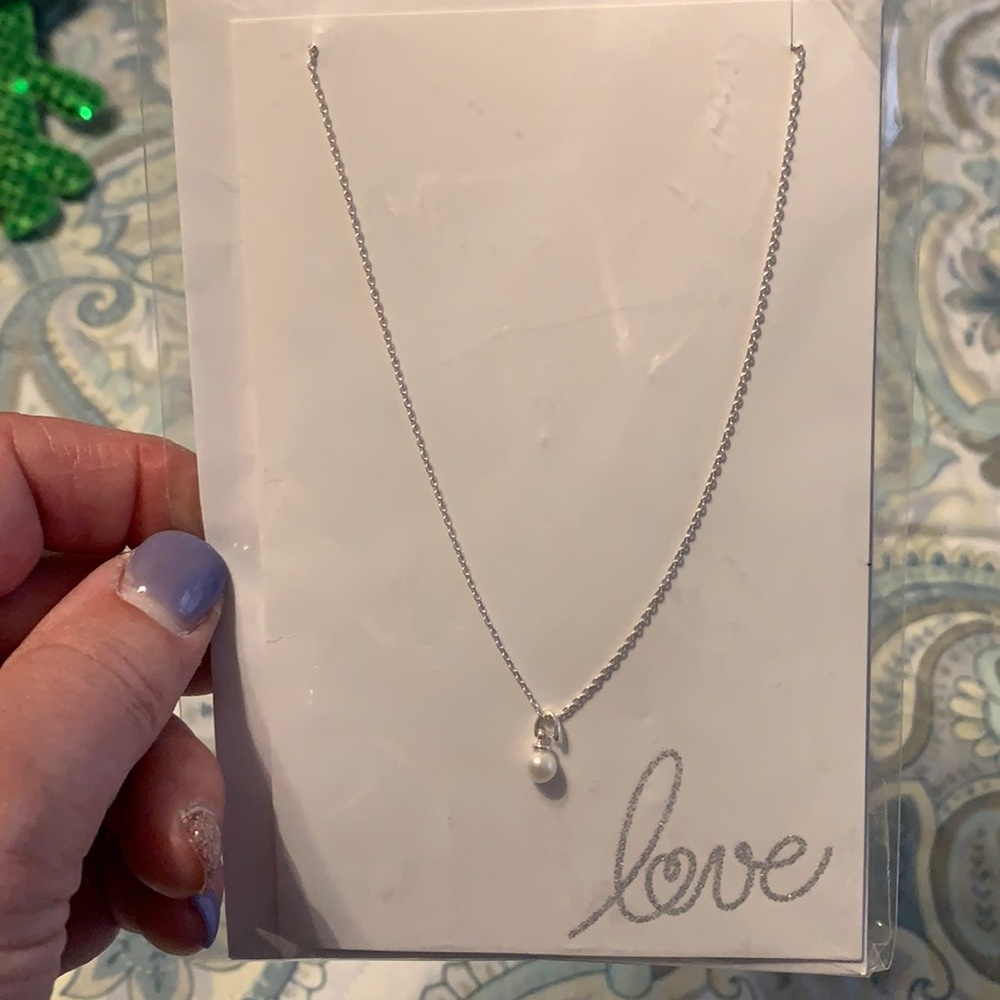 Costume pearl necklace.